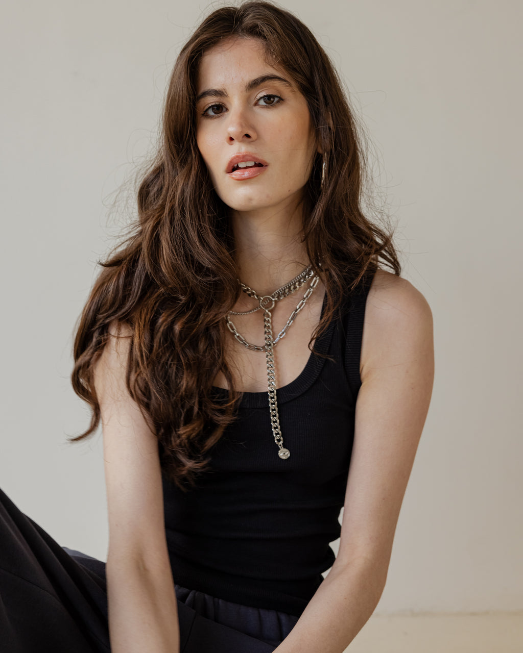 Black Sleveless Round Tank